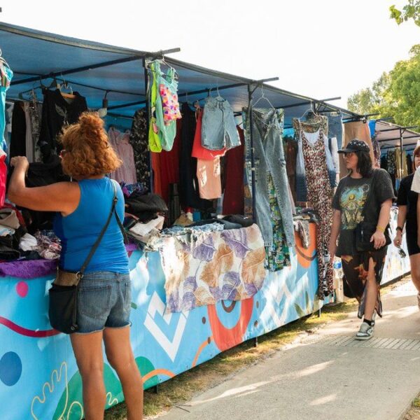 realizan una nueva edición del Paseo de Compras 25 de Mayo